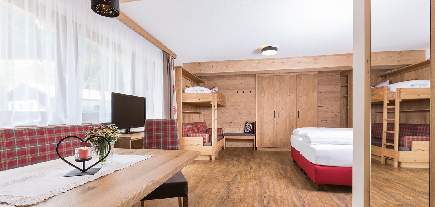 Stockbett im DZ Almrose vom Berg Genuss Hotel Neustift Stubaital
